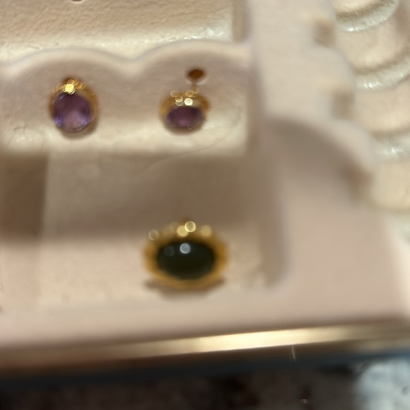 Onyx and gold necklace and earring set - Picture 2 of 3